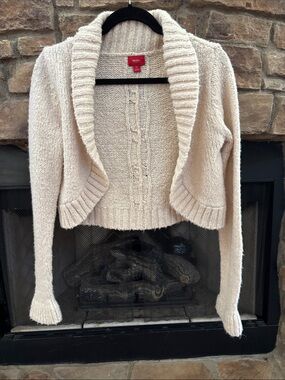 Cream Shawl-Collar Cropped Sweater Cardigan. Medium